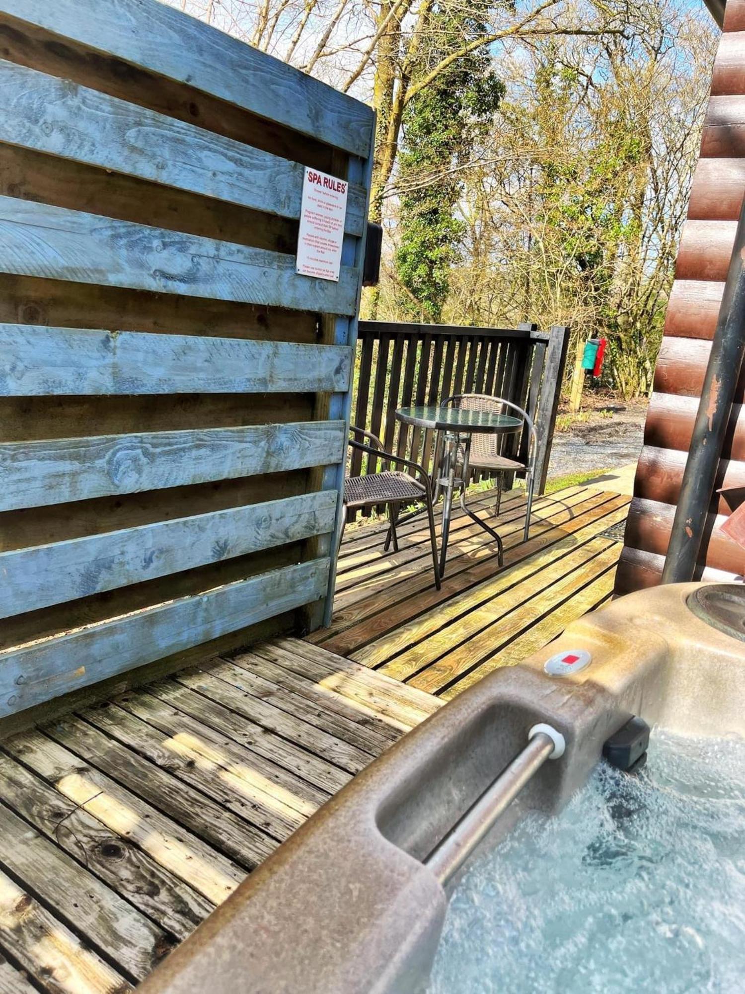 Wren 8-Hot Tub-Woodland Lodges-St Clears-Carmarthen-Tenby Exterior foto